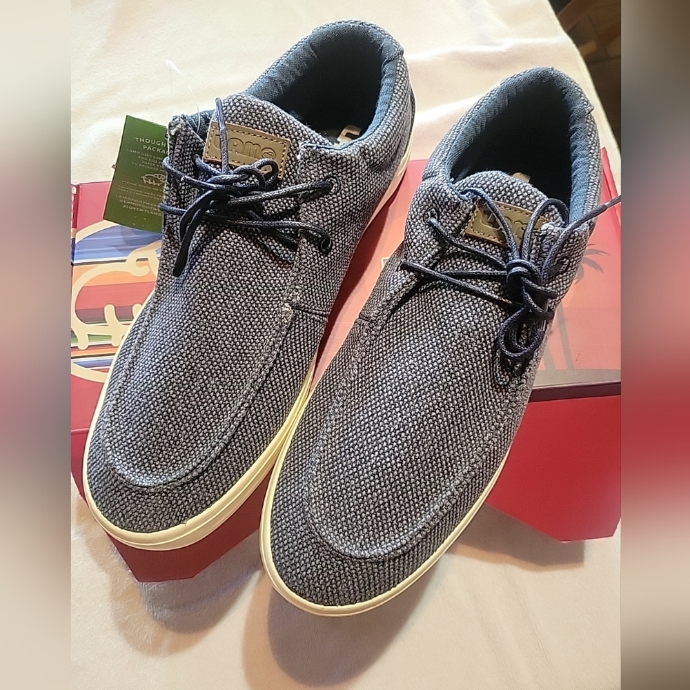 Lamo Tate Size 11 Womens Boat Shoes Navy